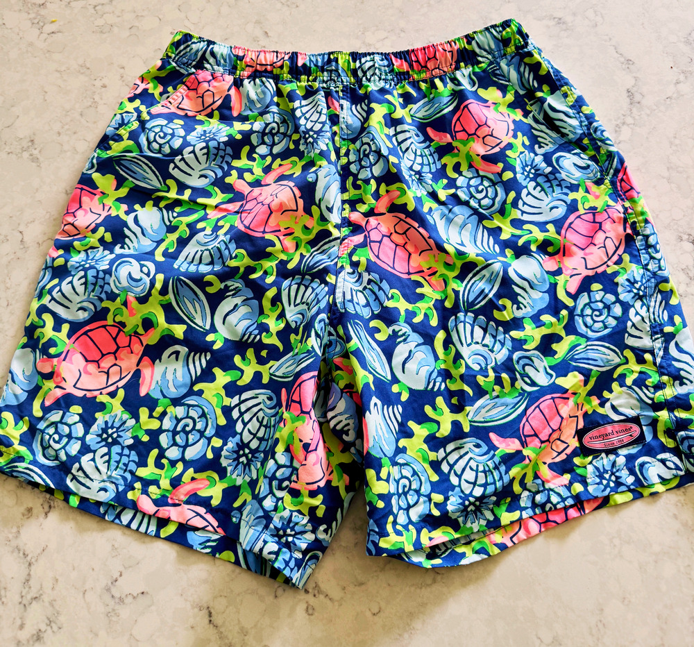 Vineyard Vines Men’s Large Swim Trunks Turtle Coral Print Size M Large- Preppy
